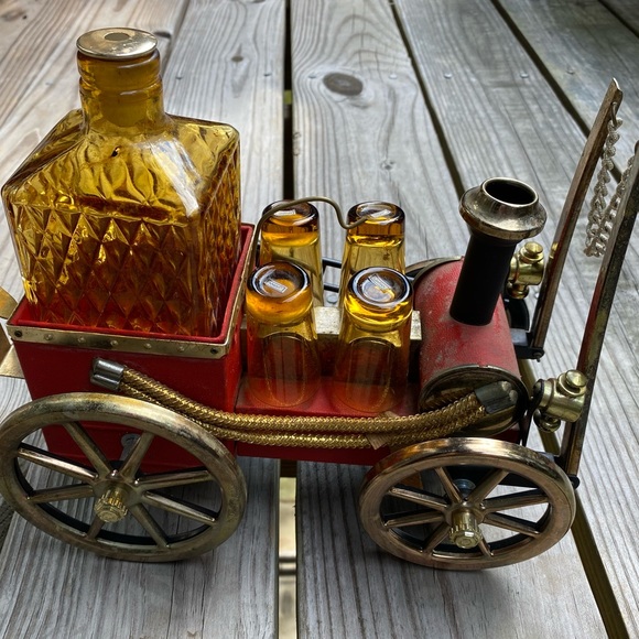 Other - VINTAGE FIRE ENGINE DECANTER & SHOT GLASS MUSICBOX
